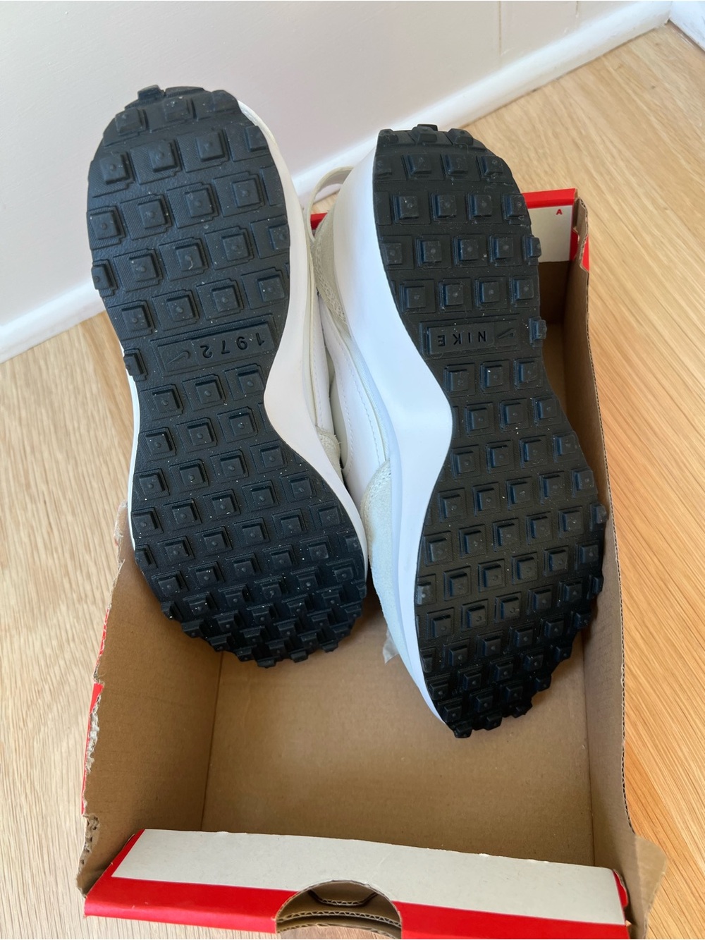 Nike Waffle Debut Shoes - Picture 3 of 4